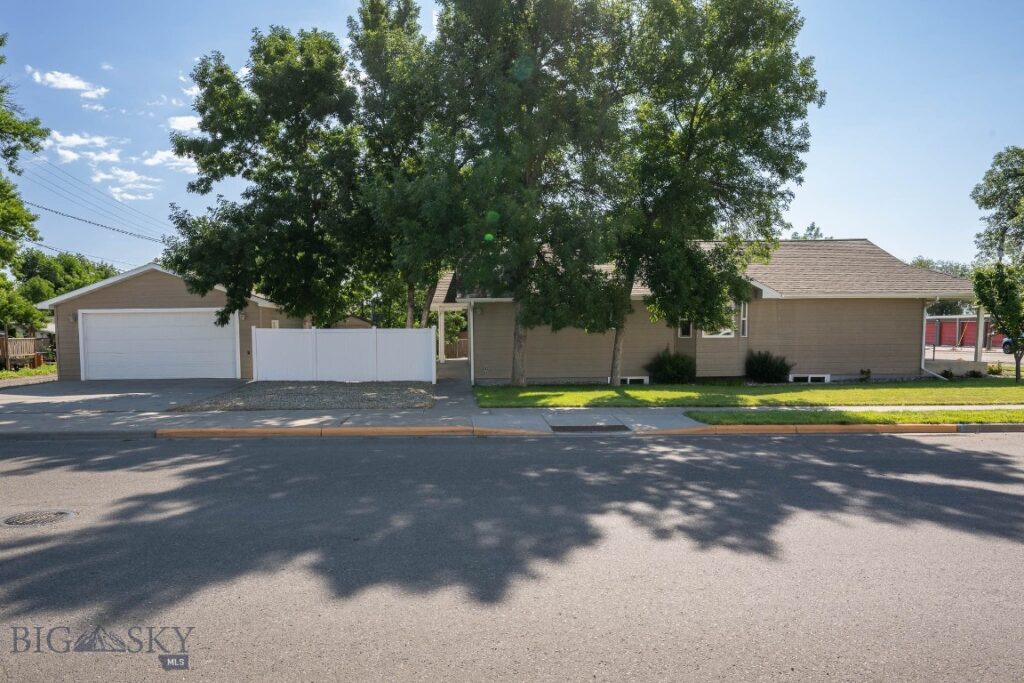 801 E 4th Street, Laurel MT 59044