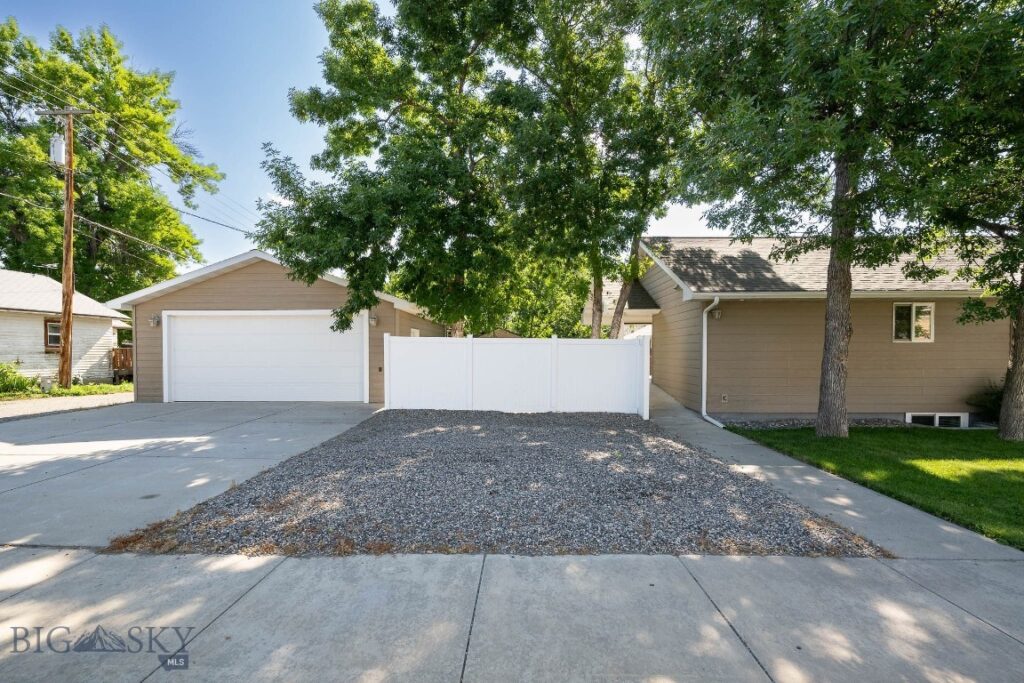 801 E 4th Street, Laurel MT 59044