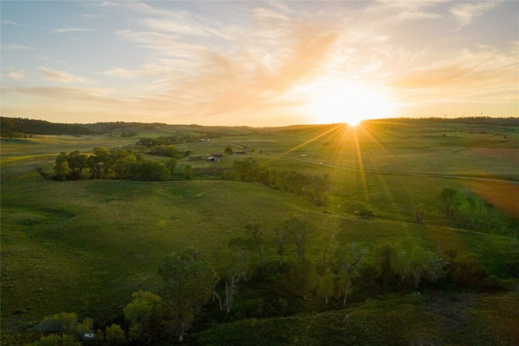 802 Deadmans Canyon Road, Reed Point MT 59069