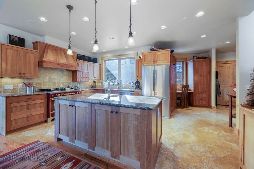 81 Steamboat Trail, Gallatin Gateway MT 59730