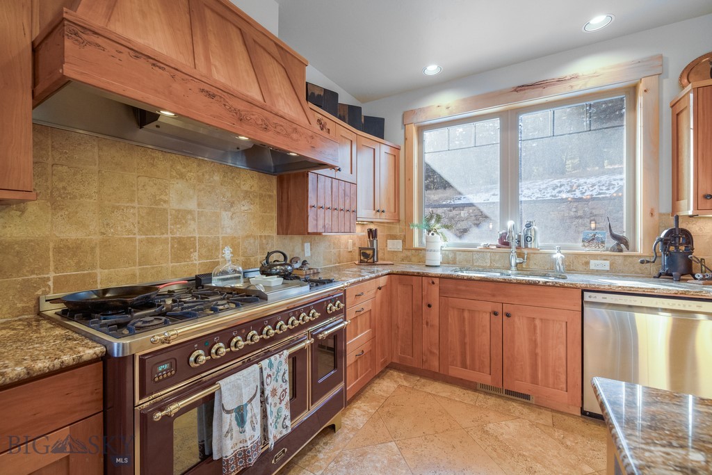 81 Steamboat Trail, Gallatin Gateway MT 59730