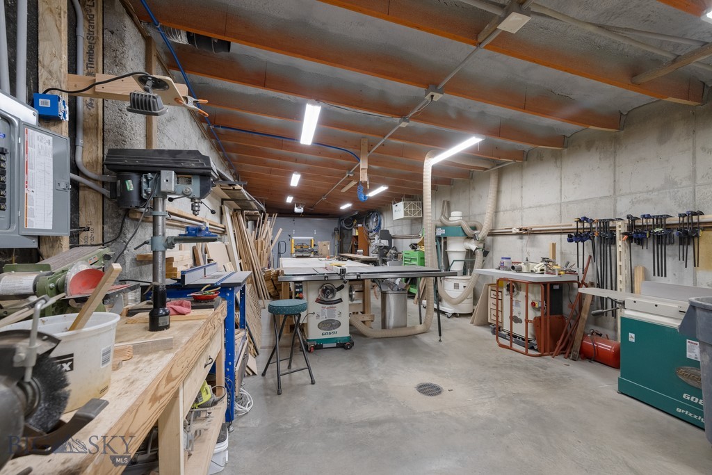 81 Steamboat Trail, Gallatin Gateway MT 59730