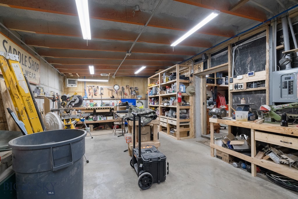 81 Steamboat Trail, Gallatin Gateway MT 59730