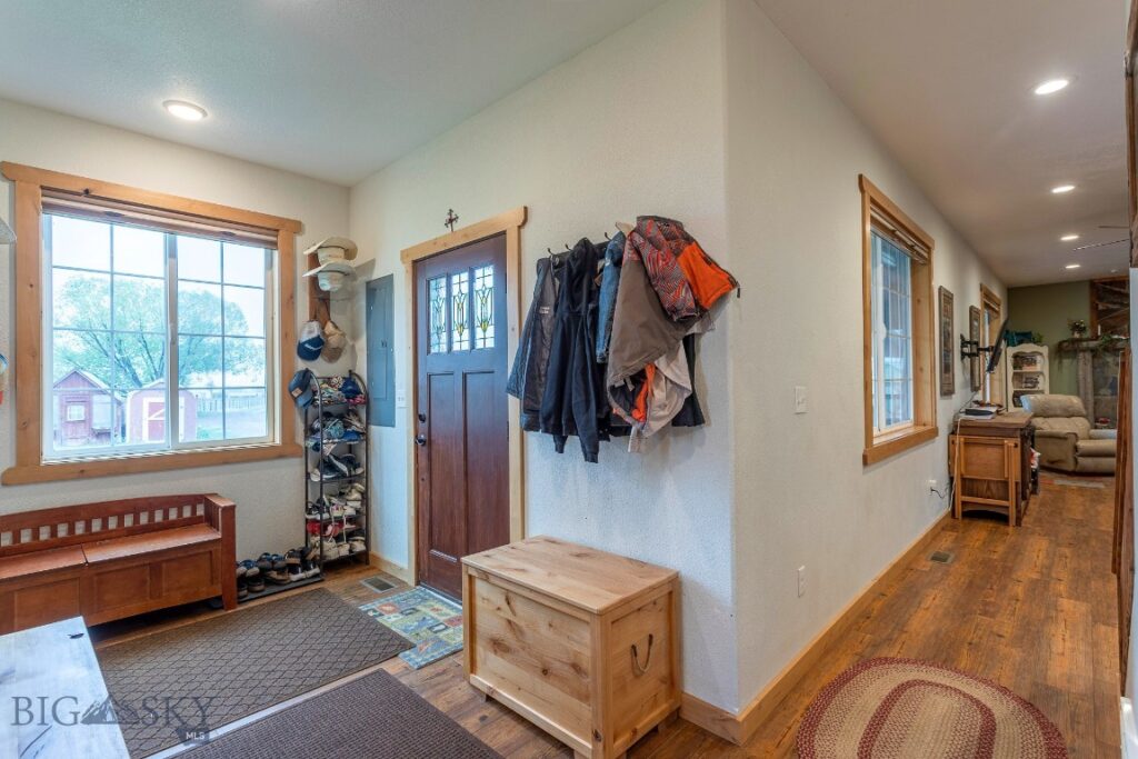 868 Middle Road, Twin Bridges MT 59754