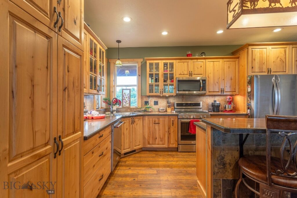 868 Middle Road, Twin Bridges MT 59754