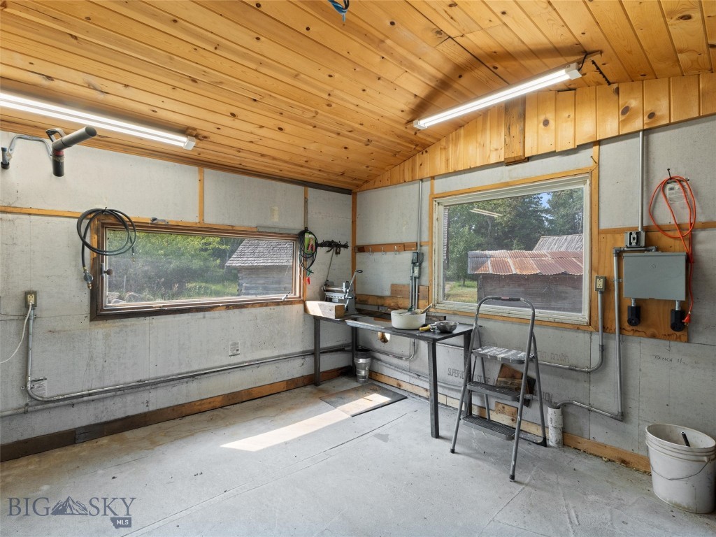 89 Deep Creek, Livingston MT 59047