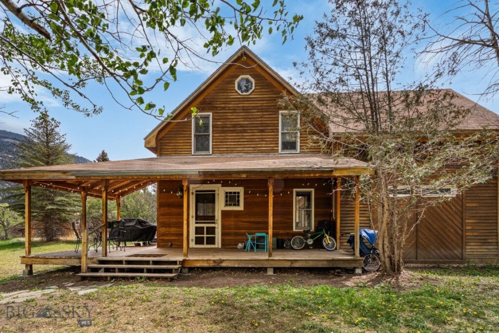 9 Grizzly Meadow Road, Emigrant MT 59027