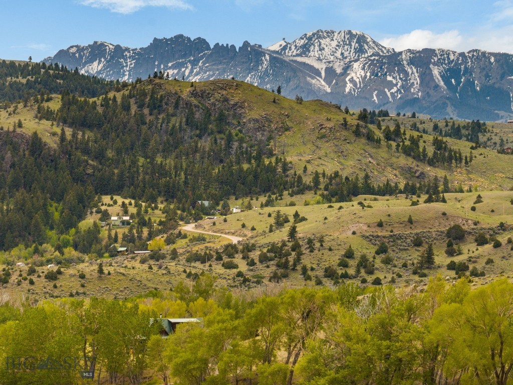 9 Grizzly Meadow Road, Emigrant MT 59027