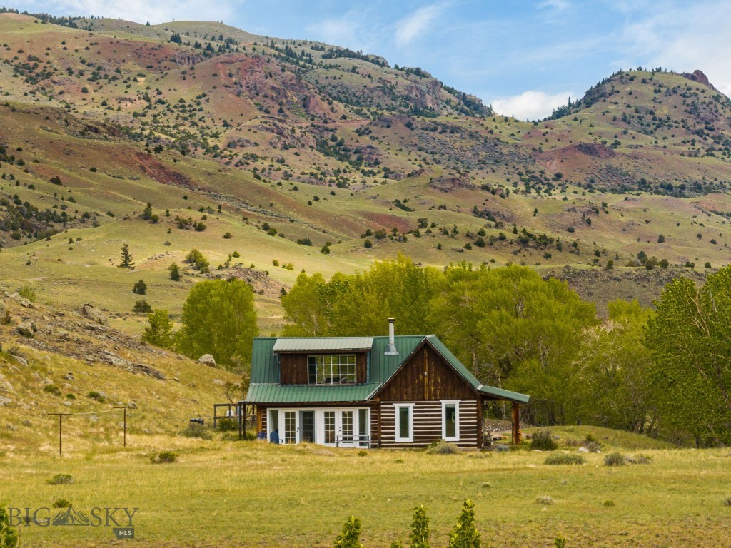 9 Grizzly Meadow Road, Emigrant MT 59027