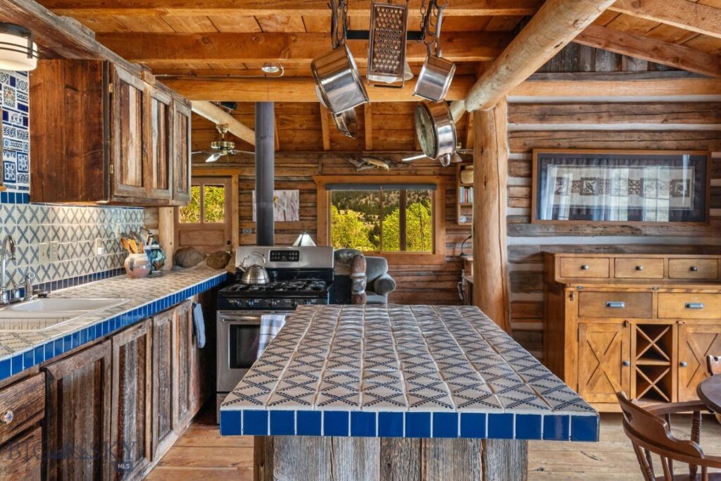 9 Grizzly Meadow Road, Emigrant MT 59027