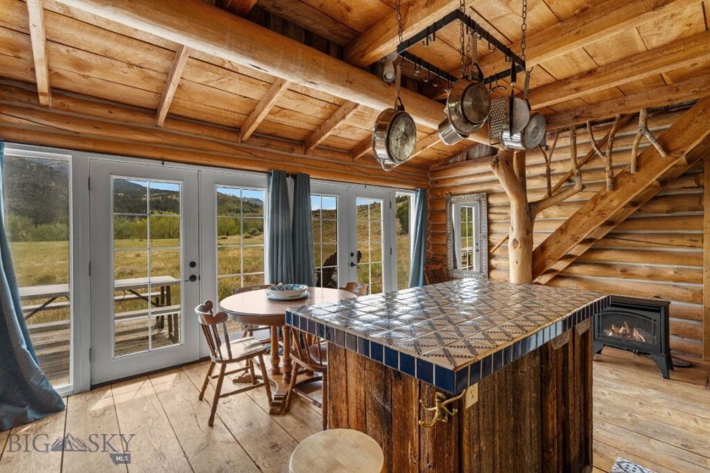 9 Grizzly Meadow Road, Emigrant MT 59027