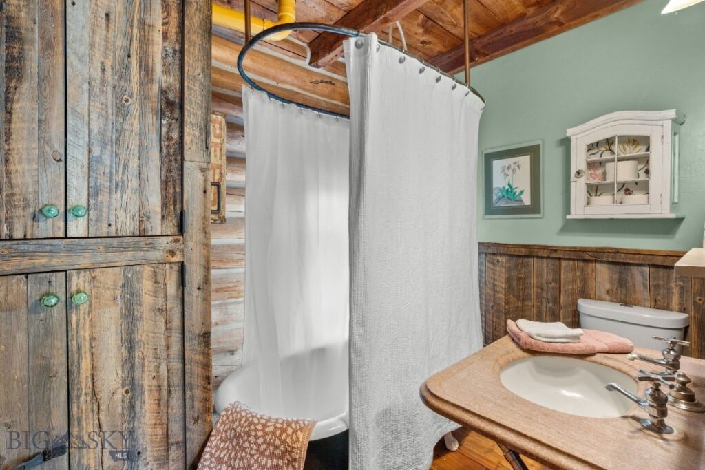 9 Grizzly Meadow Road, Emigrant MT 59027