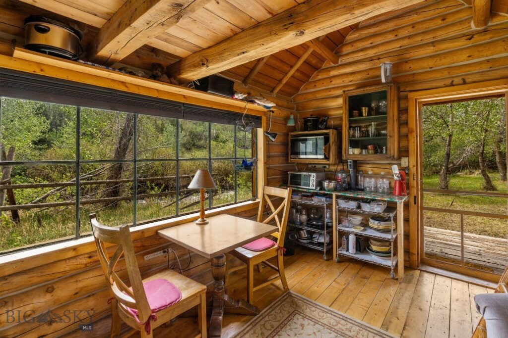 9 Grizzly Meadow Road, Emigrant MT 59027