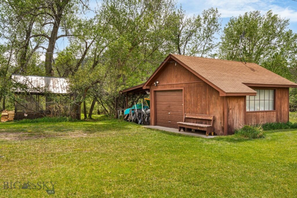 9 Grizzly Meadow Road, Emigrant MT 59027