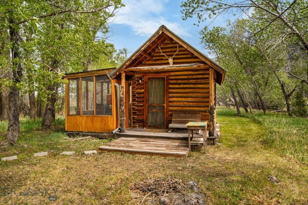 9 Grizzly Meadow Road, Emigrant MT 59027