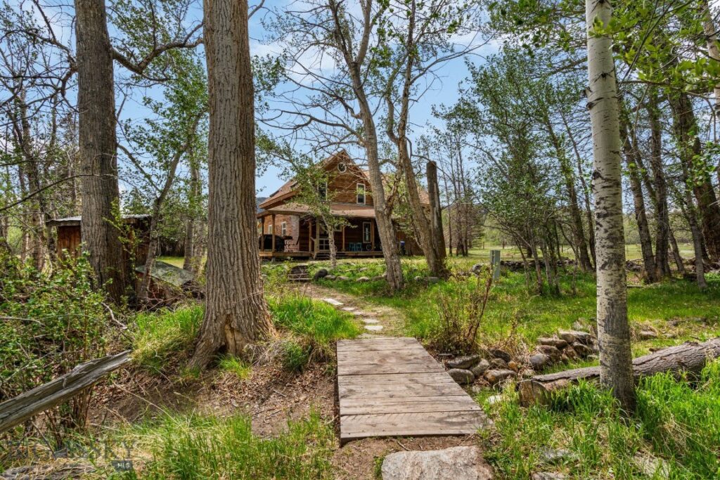 9 Grizzly Meadow Road, Emigrant MT 59027