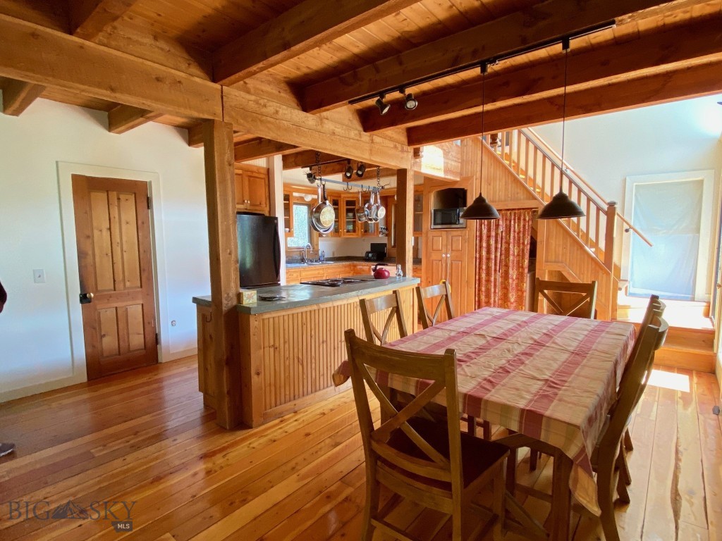 9 Grizzly Meadow Road, Emigrant MT 59027