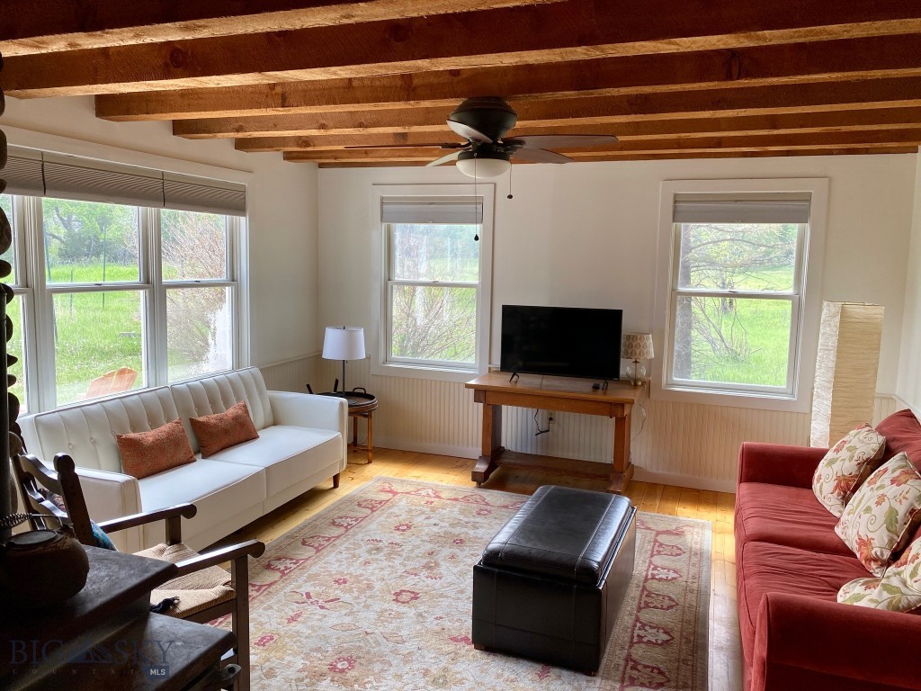 9 Grizzly Meadow Road, Emigrant MT 59027