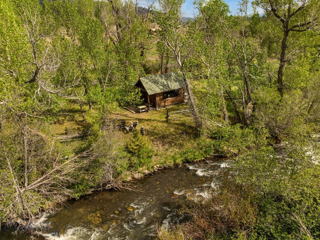 9 Grizzly Meadow Road, Emigrant MT 59027