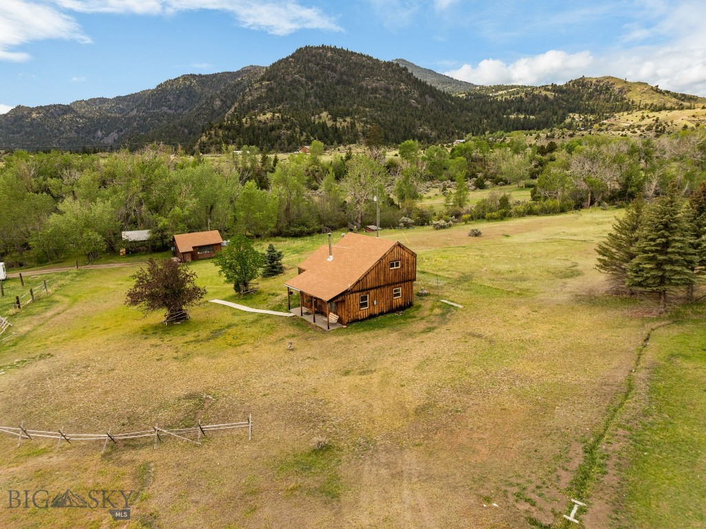 9 Grizzly Meadow Road, Emigrant MT 59027
