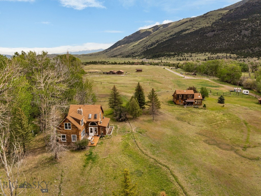 9 Grizzly Meadow Road, Emigrant MT 59027