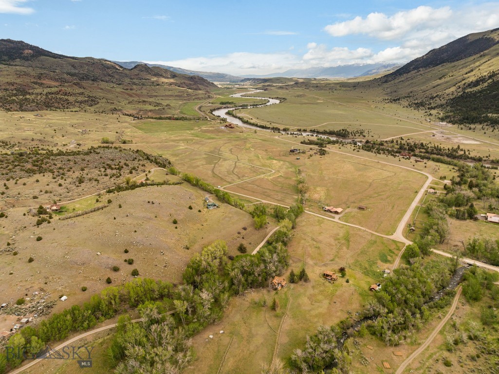 9 Grizzly Meadow Road, Emigrant MT 59027
