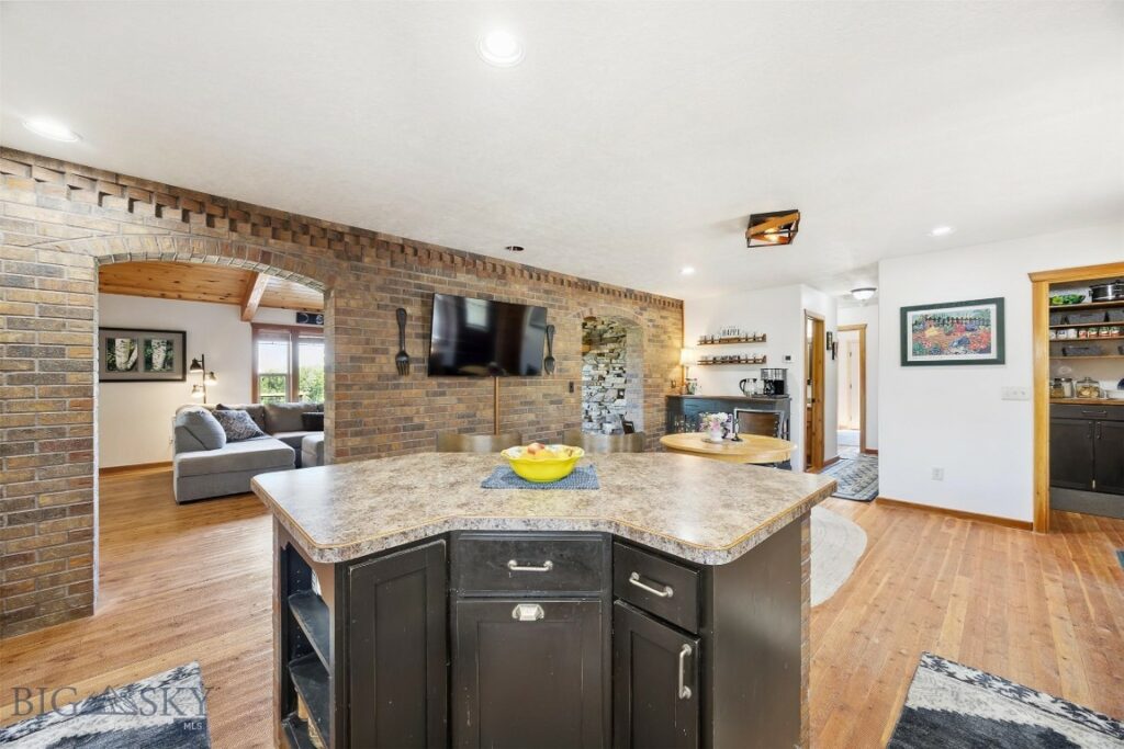 915 Point of Rocks Road, Whitehall MT 59759