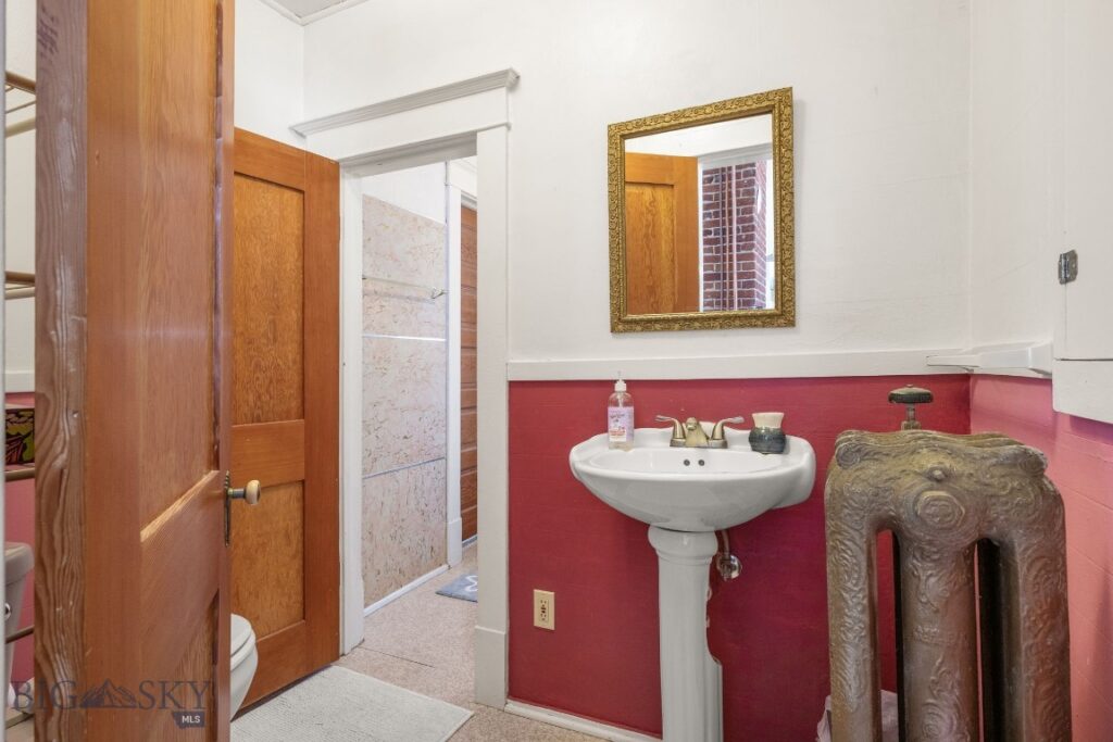 923 S Washington Street, Dillon MT 59725