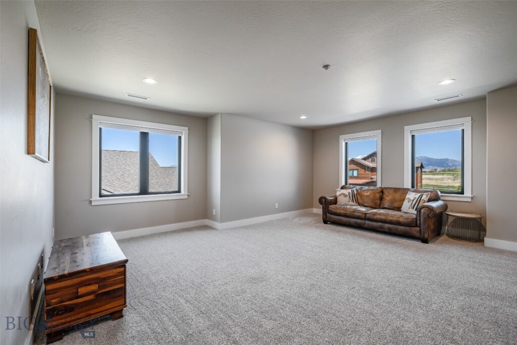 950 White Horse Loop, Bozeman MT 59718