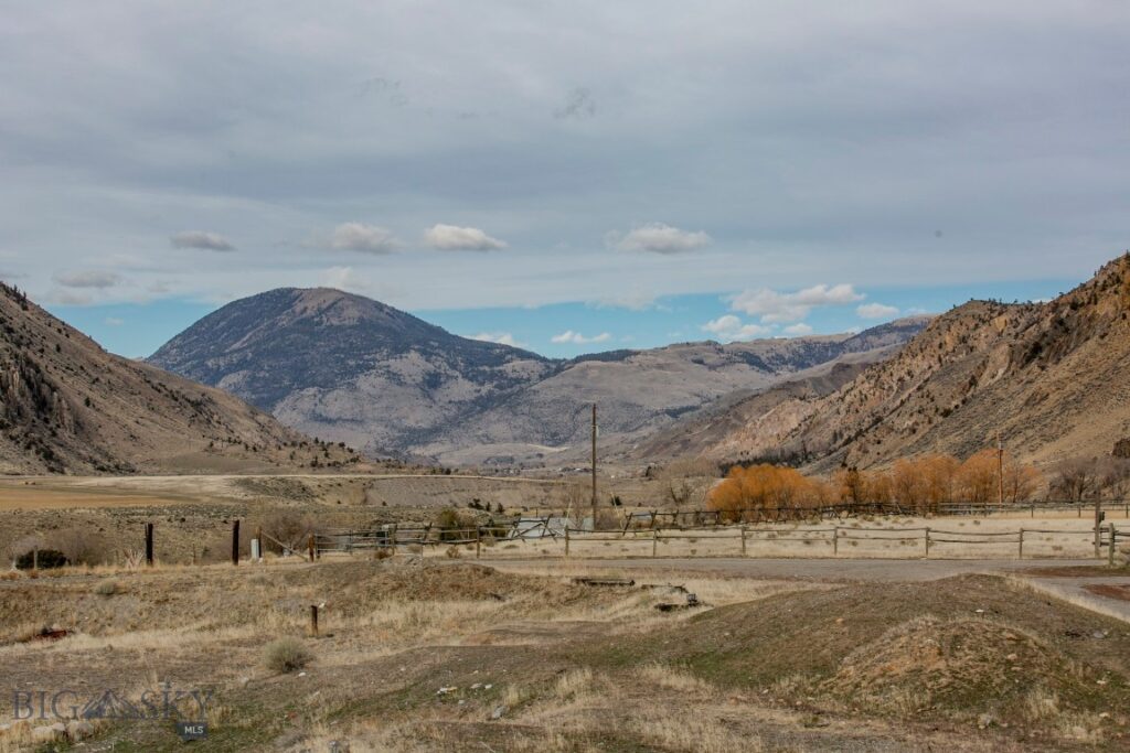 NHN Maiden Basin Road, Gardiner MT 59030