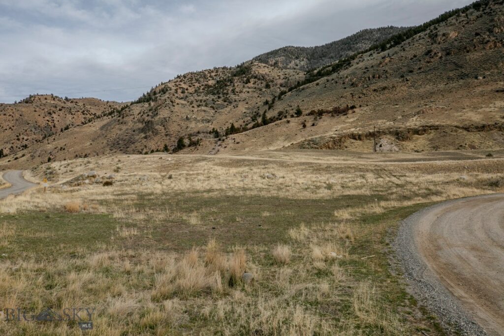 NHN Maiden Basin Road, Gardiner MT 59030