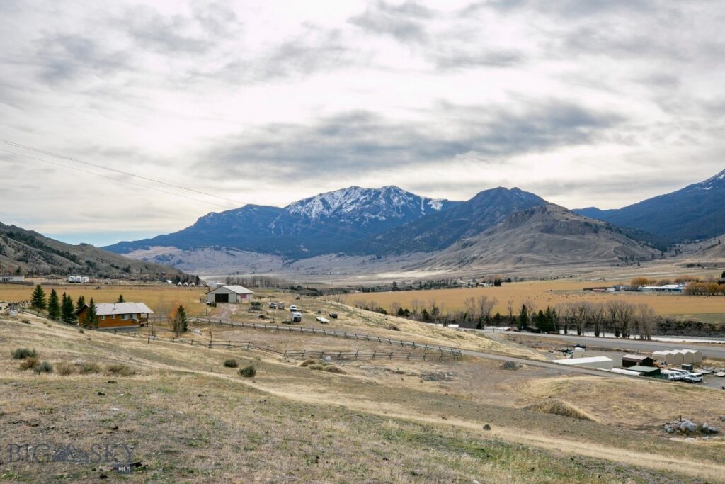 NHN Maiden Basin Road, Gardiner MT 59030