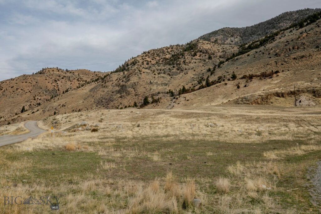 NHN Maiden Basin Road, Gardiner MT 59030