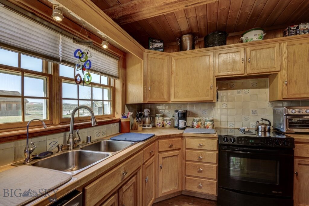 54 Torry Rd, Cameron MT 59720