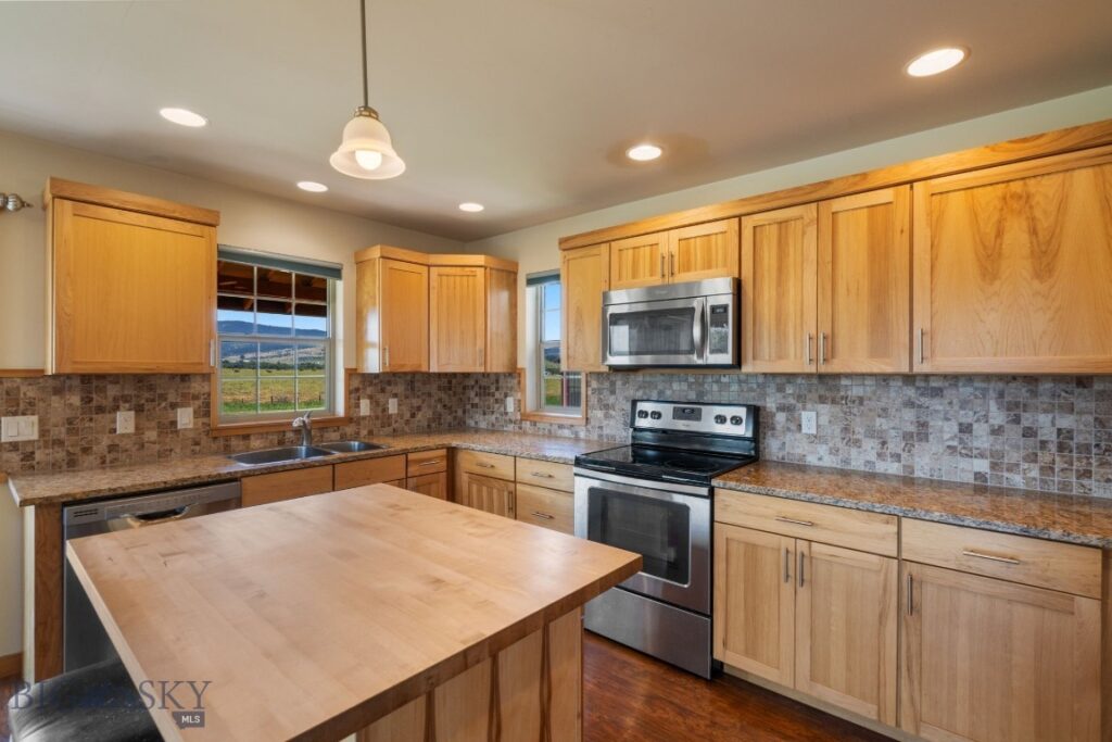 61253 Watson Road,  MT 59865