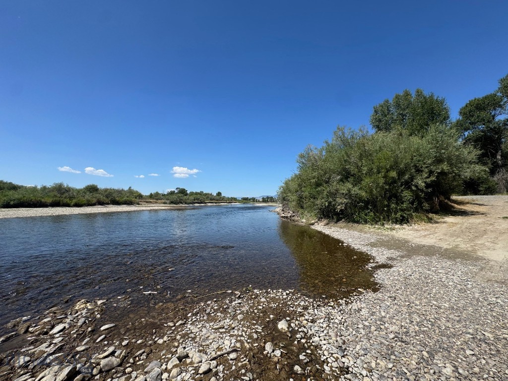 107 Mayflower Road, Whitehall MT 59759