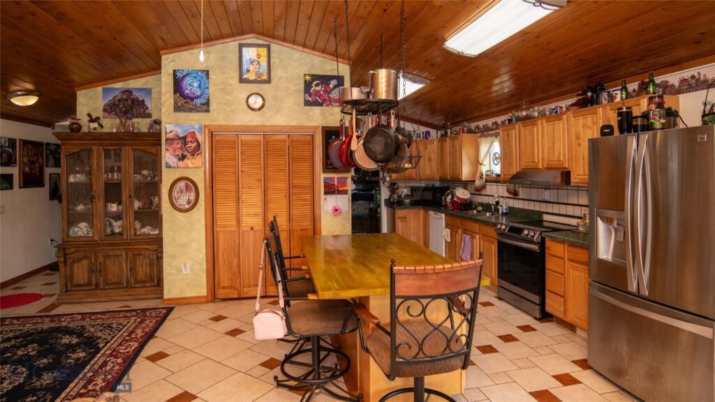 65 Indian Rings Road, Big Timber MT 59011