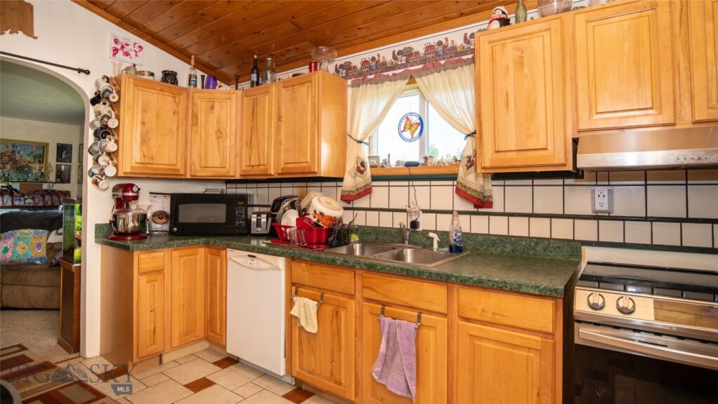 65 Indian Rings Road, Big Timber MT 59011