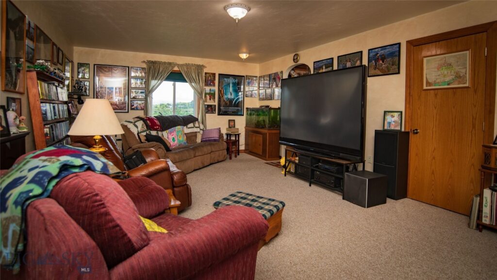 65 Indian Rings Road, Big Timber MT 59011