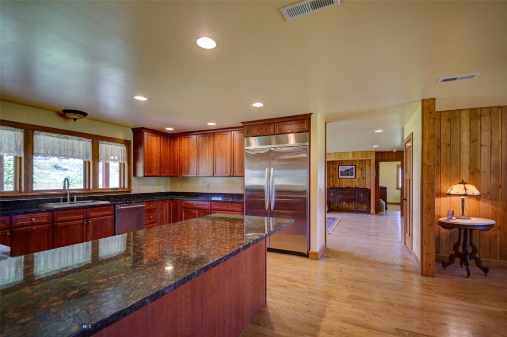 1986 E River Road, Livingston MT 59047