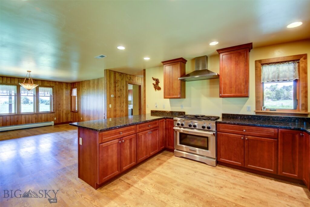 1986 E River Road, Livingston MT 59047