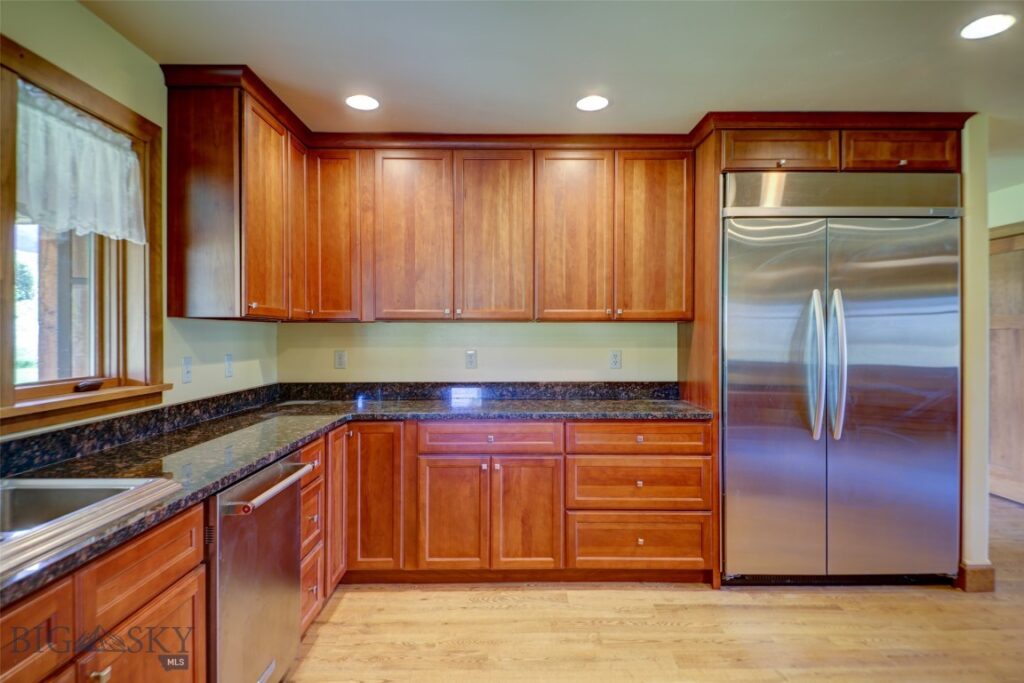 1986 E River Road, Livingston MT 59047