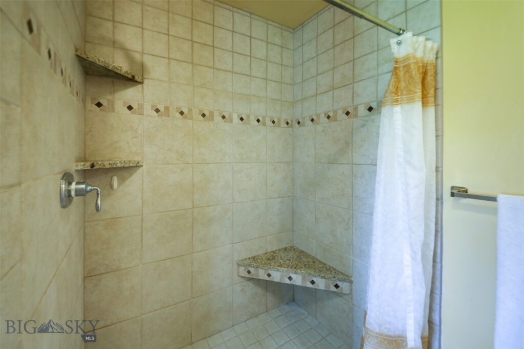 1986 E River Road, Livingston MT 59047