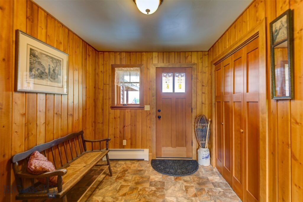 1986 E River Road, Livingston MT 59047