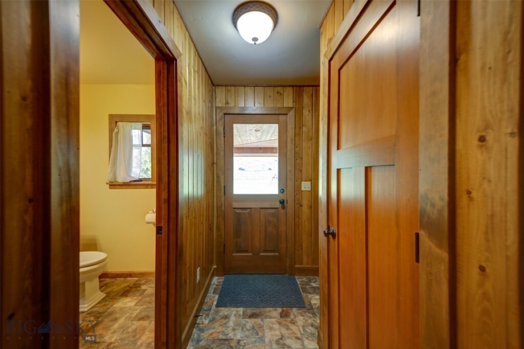 1986 E River Road, Livingston MT 59047