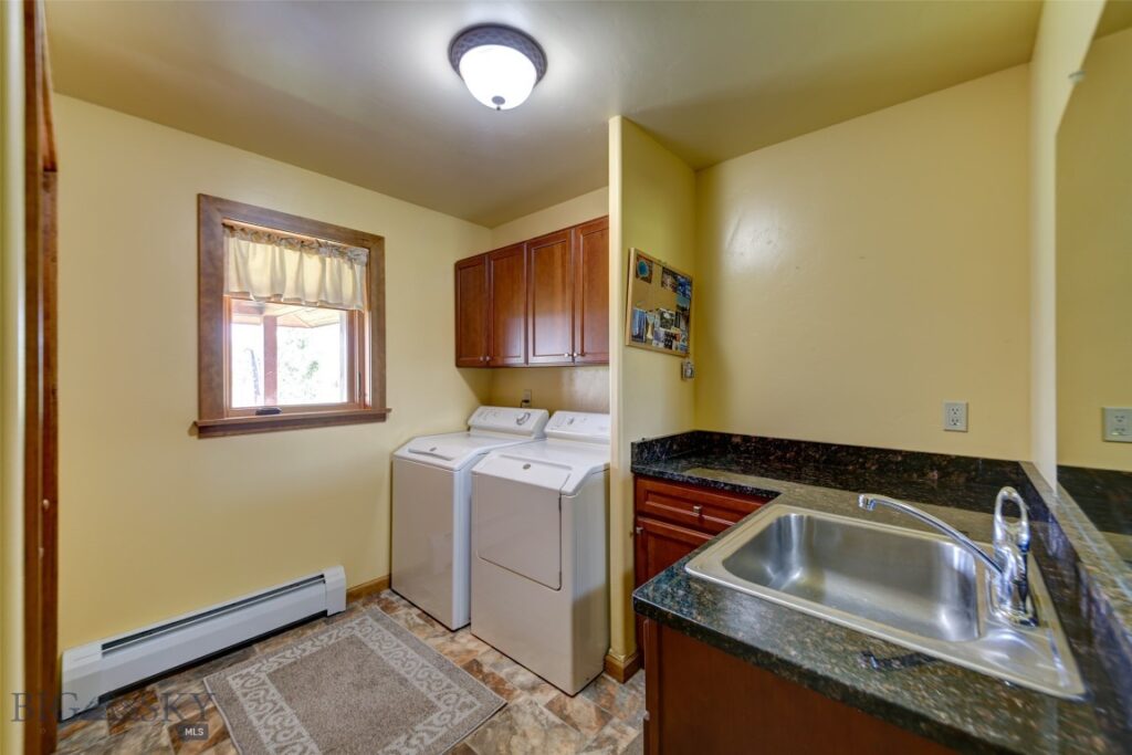 1986 E River Road, Livingston MT 59047