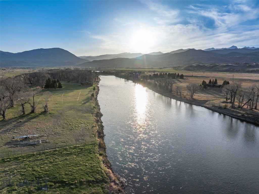 682 E River Road, Pray MT 59065