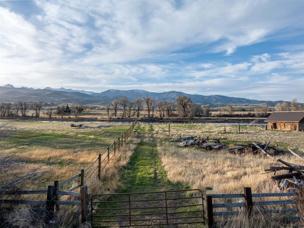 682 E River Road, Pray MT 59065