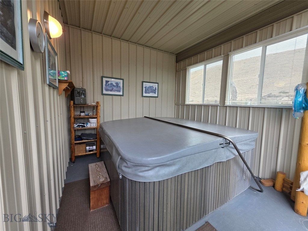 682 E River Road, Pray MT 59065