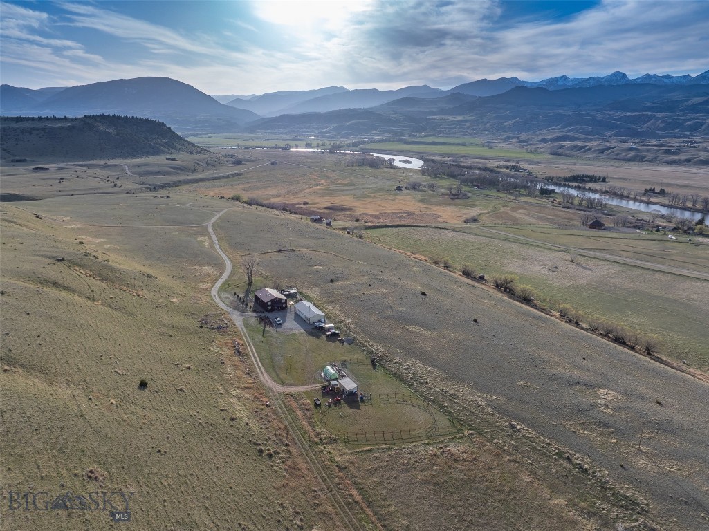 682 E River Road, Pray MT 59065